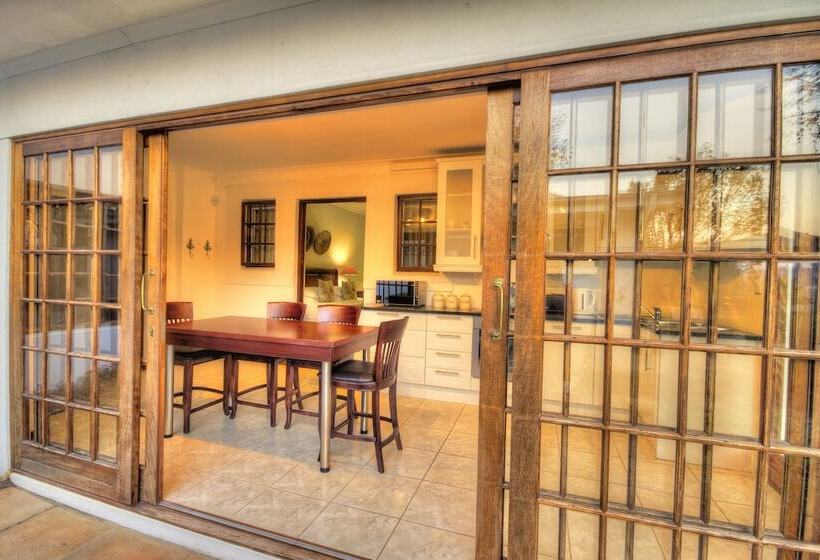 Family Suite, Nut Grove Boutique