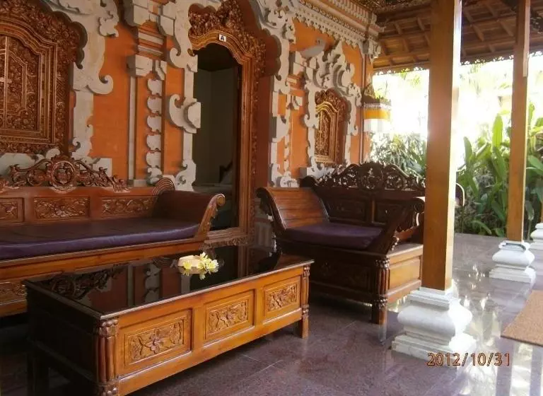 اتاق اجرایی, Adus Beach Inn