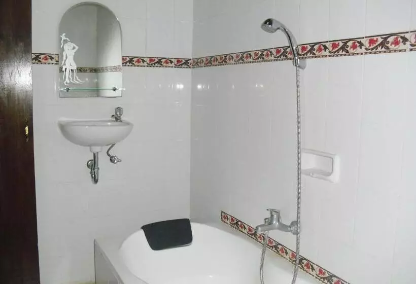 اتاق لوکس, Adus Beach Inn