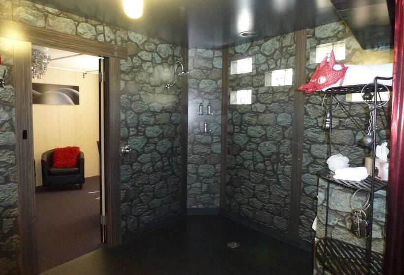 اتاق استاندارد, The Retreat At Froog Moore Park