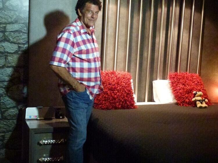 اتاق استاندارد, The Retreat At Froog Moore Park