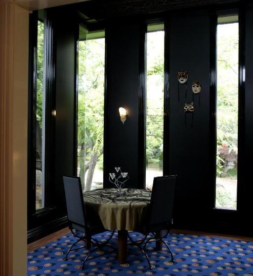 سوییت, The Retreat At Froog Moore Park