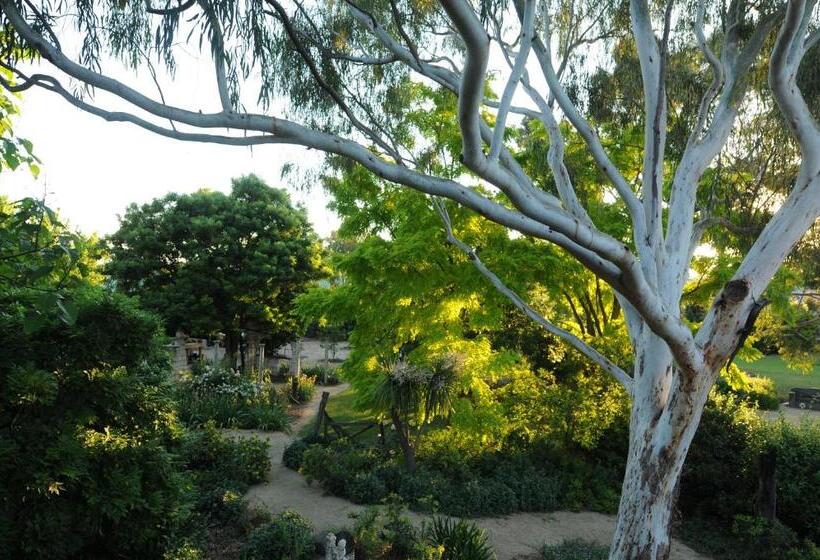 سوییت, The Retreat At Froog Moore Park