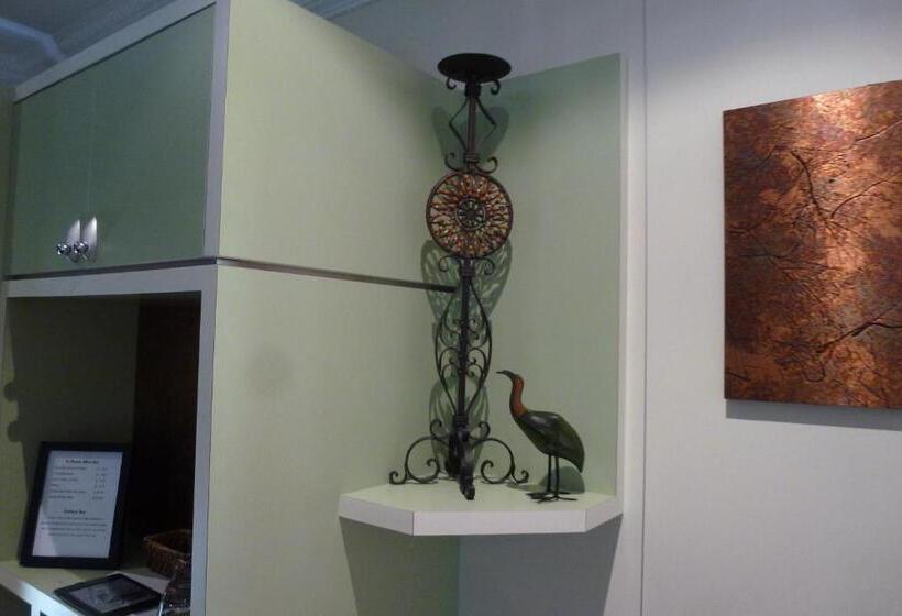 اتاق استاندارد با تخت بزرگ, The Retreat At Froog Moore Park