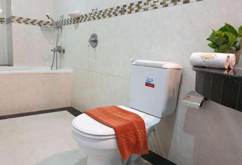 小型套房, Aristocrat Residence &