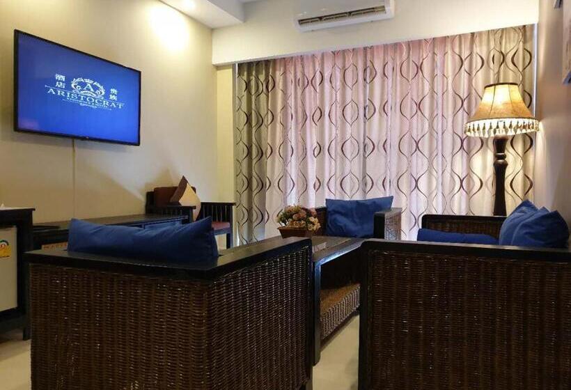 小型套房, Aristocrat Residence &