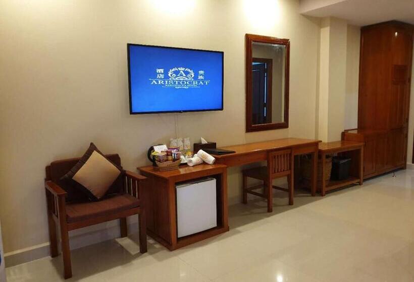 高级三人间, Aristocrat Residence &
