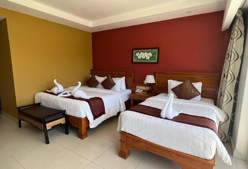 高级三人间, Aristocrat Residence &