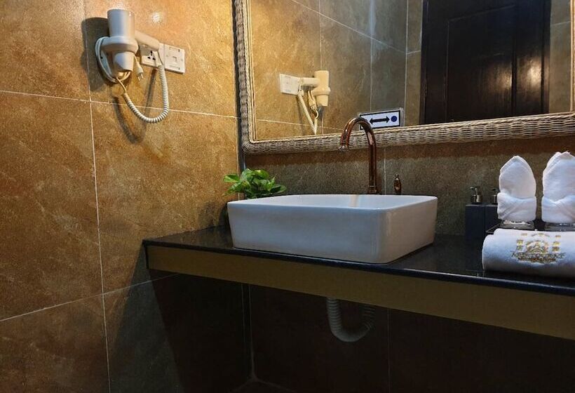 带大床的豪华间, Aristocrat Residence &