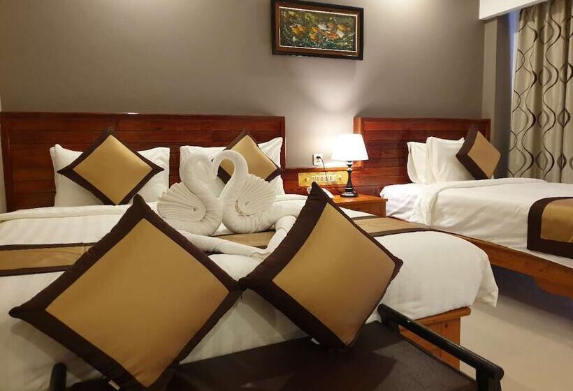 高级三人间, Aristocrat Residence &