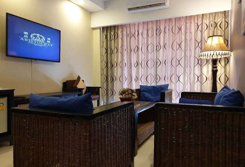 小型套房, Aristocrat Residence &