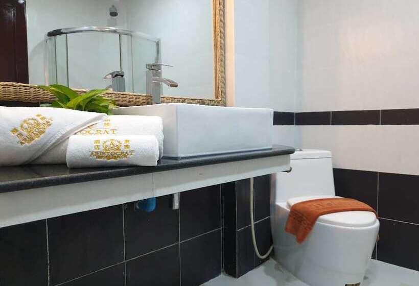 带大床的豪华间, Aristocrat Residence &