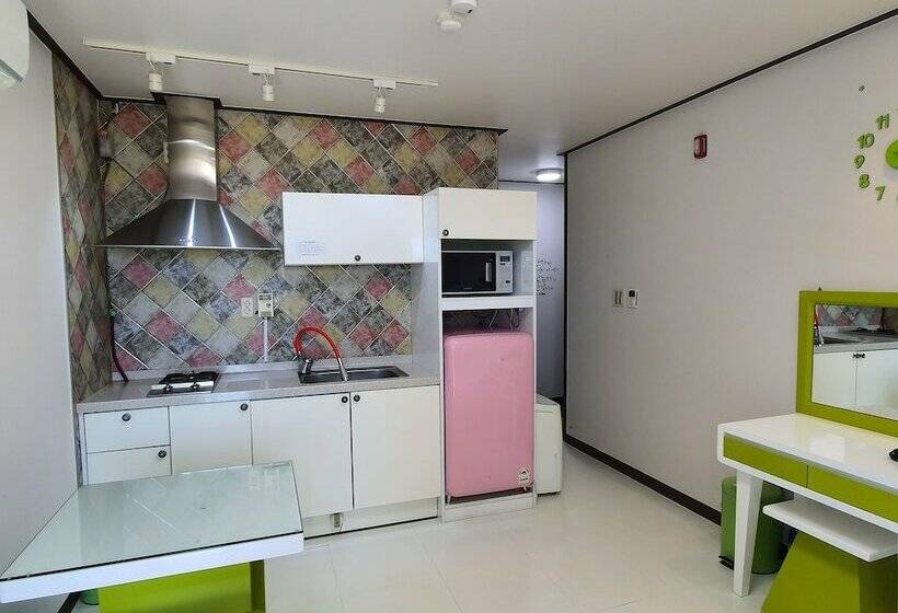 Cameră Basic, Beewool Chaewool