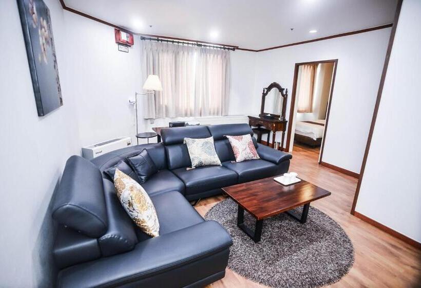 Suite Familiar, Noblesse Tourist