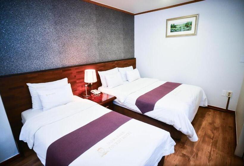 Suite Familiar, Noblesse Tourist