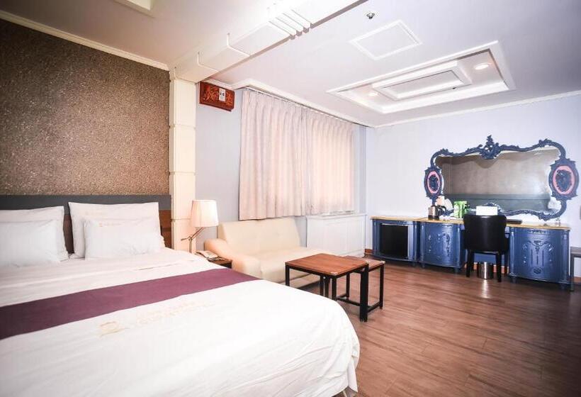 Suite, Noblesse Tourist