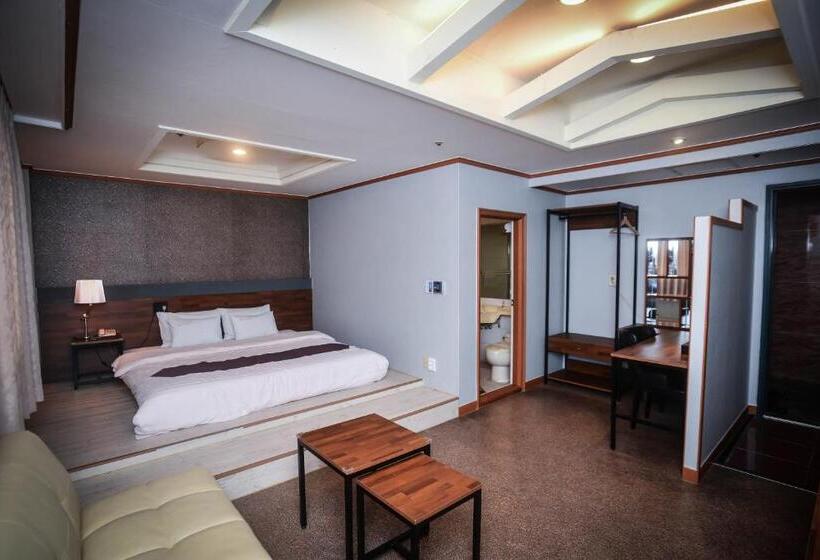 Suite, Noblesse Tourist