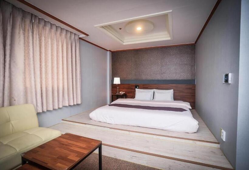 Suite, Noblesse Tourist