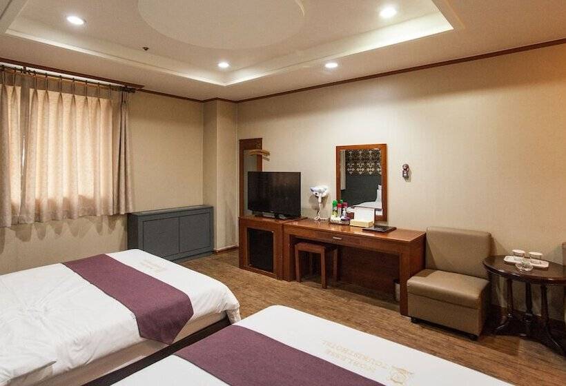 Quarto Familiar, Noblesse Tourist