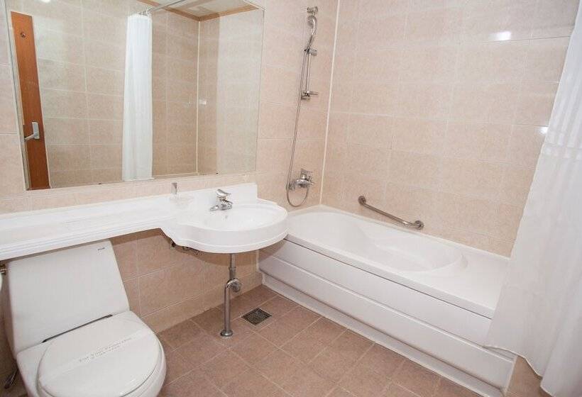 Quarto Familiar, Noblesse Tourist