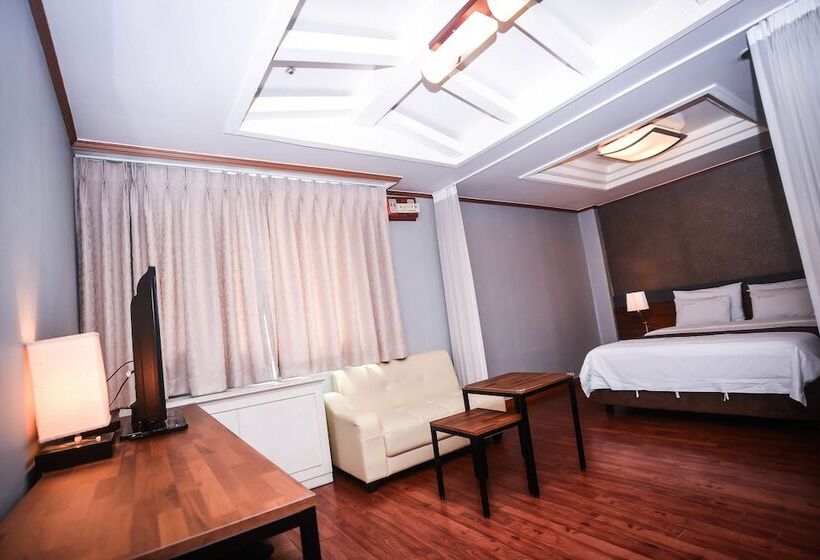 Suite, Noblesse Tourist