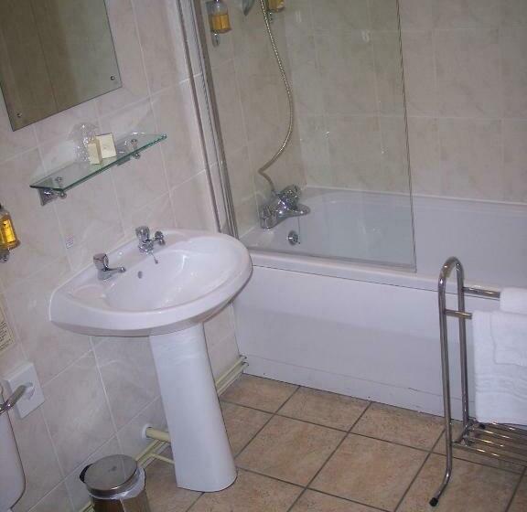 스탠다드 룸, Oliver Cromwell