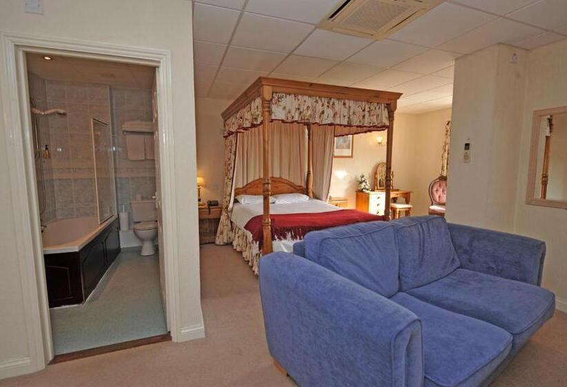 이그제큐티브 룸, Oliver Cromwell