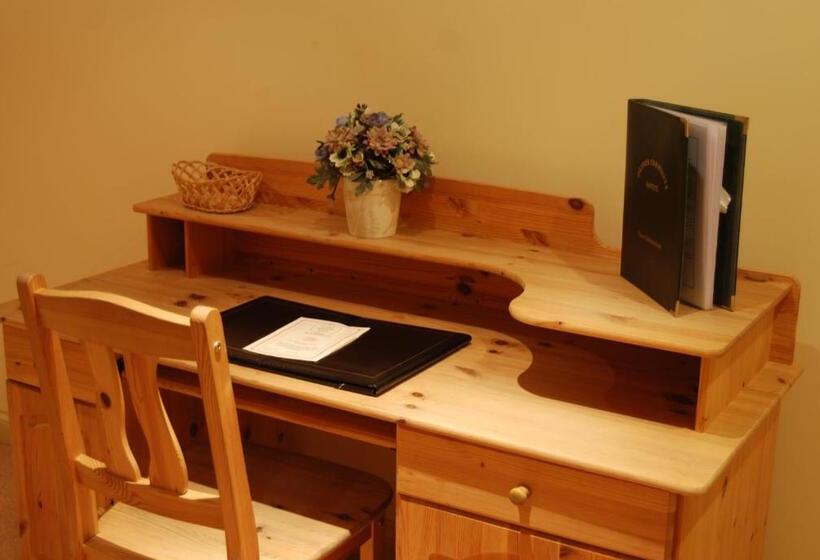 이그제큐티브 룸, Oliver Cromwell