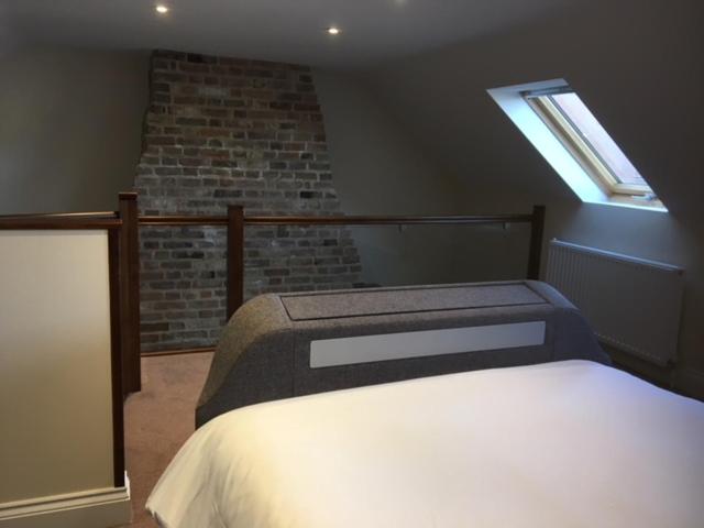 패밀리 스위트, Oliver Cromwell