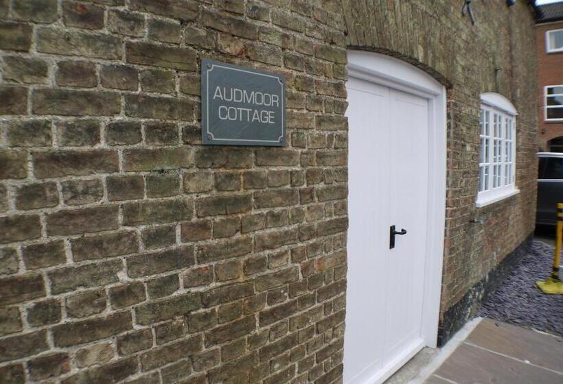 패밀리 스위트, Oliver Cromwell