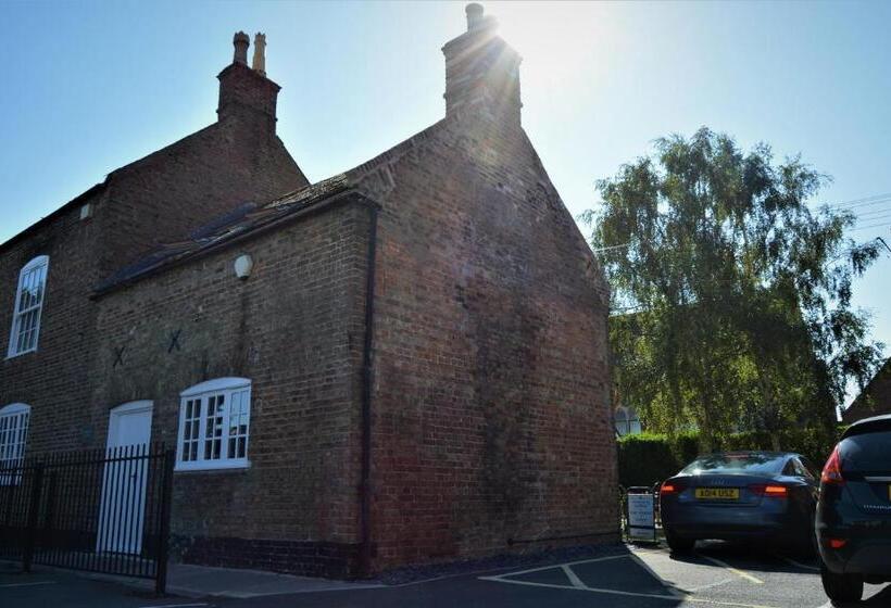 패밀리 스위트, Oliver Cromwell