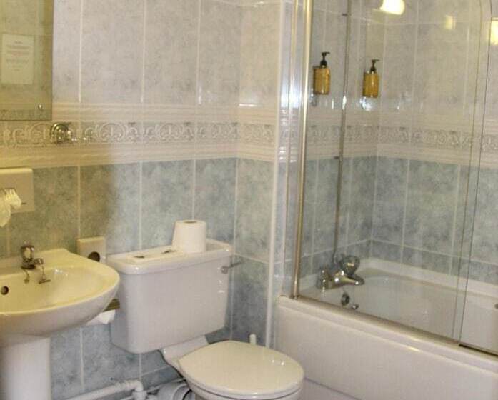 스탠다드 룸, Oliver Cromwell