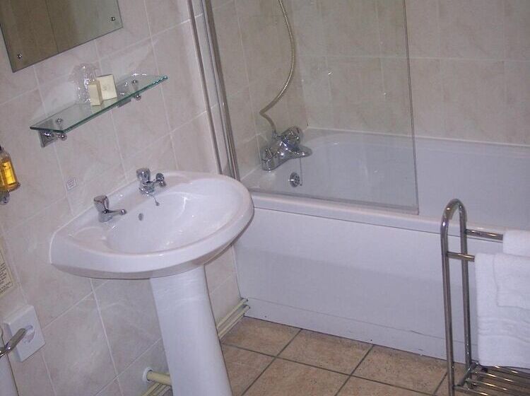 스탠다드 룸, Oliver Cromwell