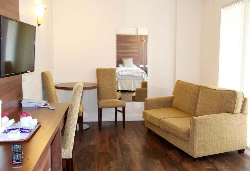 이그제큐티브 룸, Oliver Cromwell