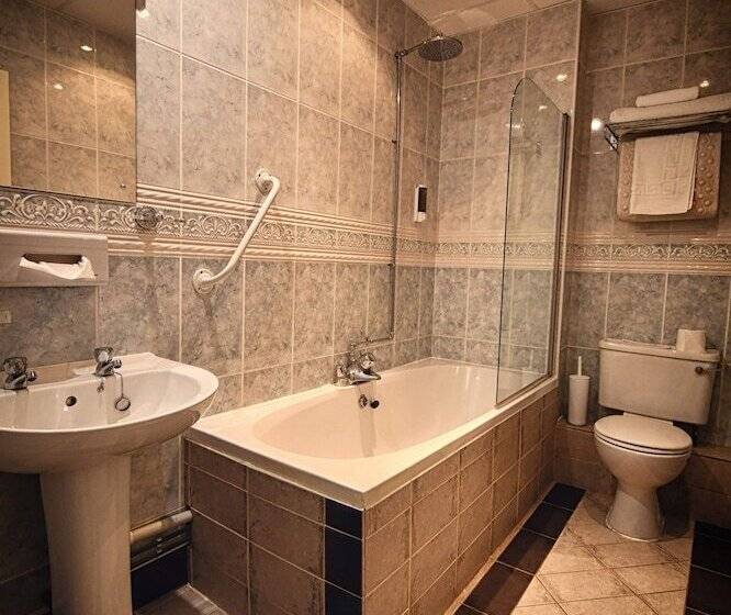 이그제큐티브 룸, Oliver Cromwell