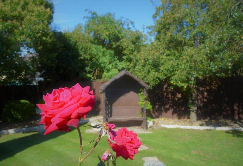 패밀리 스위트, Oliver Cromwell