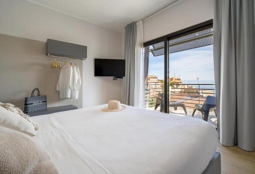 Семейный Номер Боковой Вид на Море, Taormina Palace