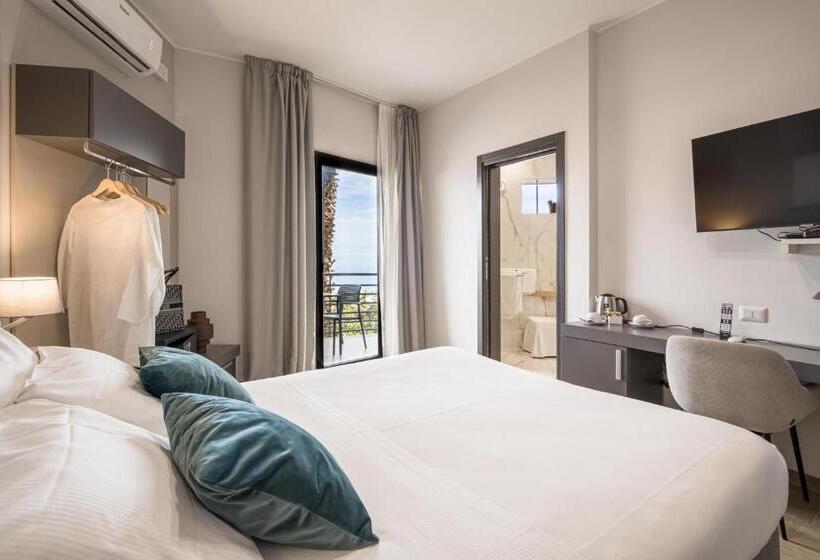 サイドオーシャンビューバルコニー付スタンダードルーム, Taormina Palace