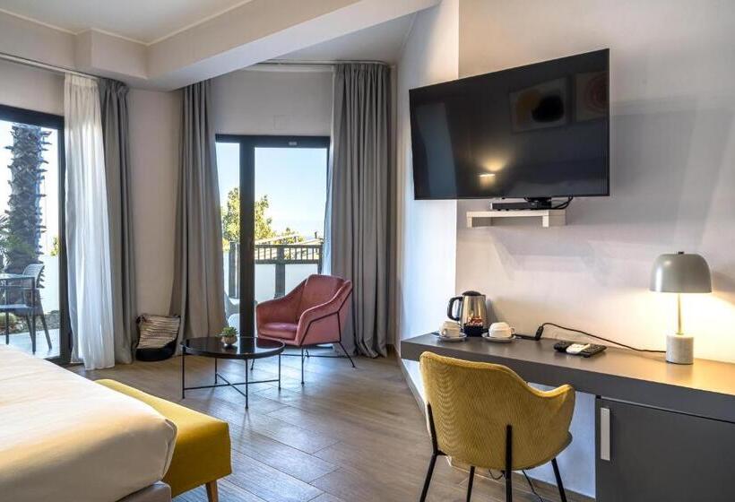 Номер Стандард Боковой Вид на Море с Балконом, Taormina Palace