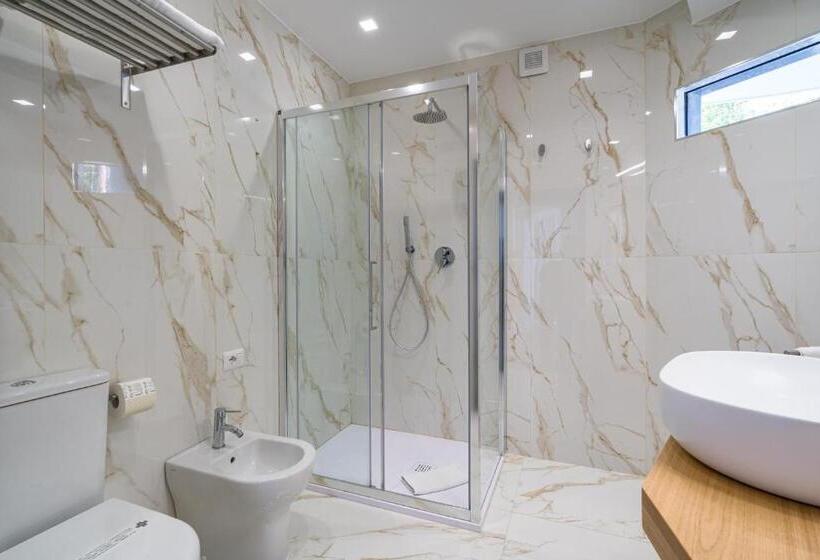 オーシャンビューデラックスルームバルコニー付き, Taormina Palace