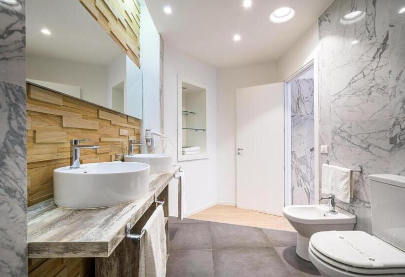 オーシャンビューデラックスルームバルコニー付き, Taormina Palace