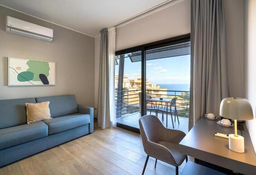 Семейный Номер Боковой Вид на Море, Taormina Palace