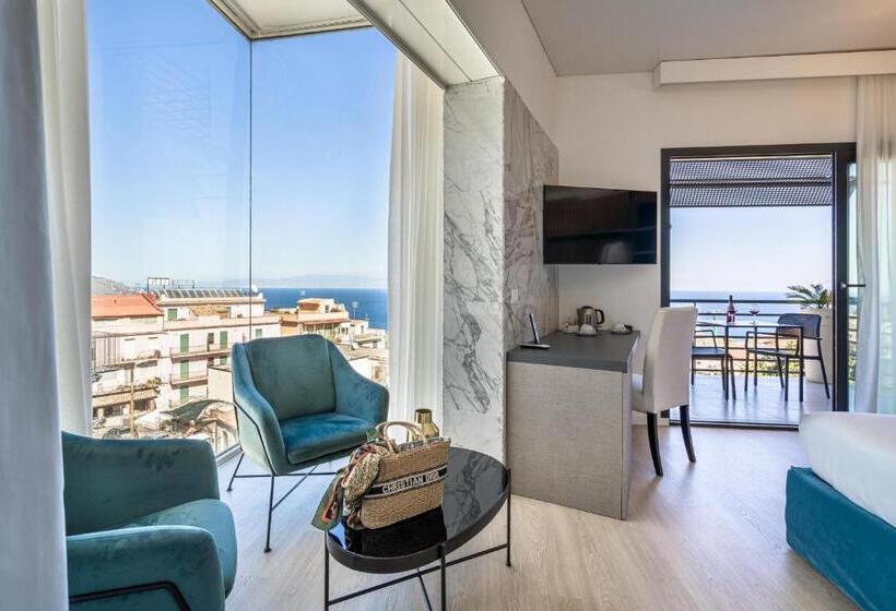 オーシャンビューデラックスルームバルコニー付き, Taormina Palace