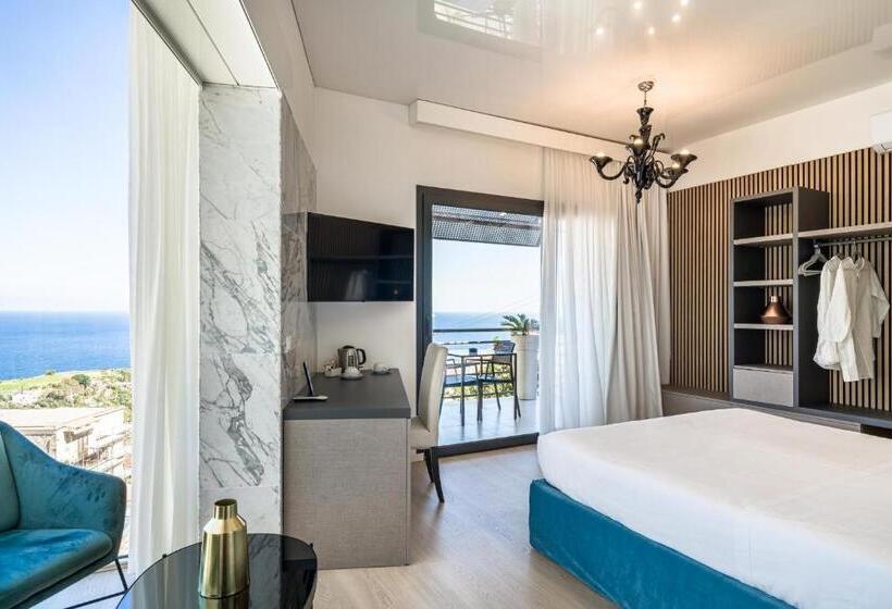 オーシャンビューデラックスルームバルコニー付き, Taormina Palace