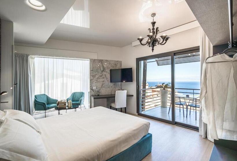 Номер Deluxe Вид на Море с Балконом, Taormina Palace