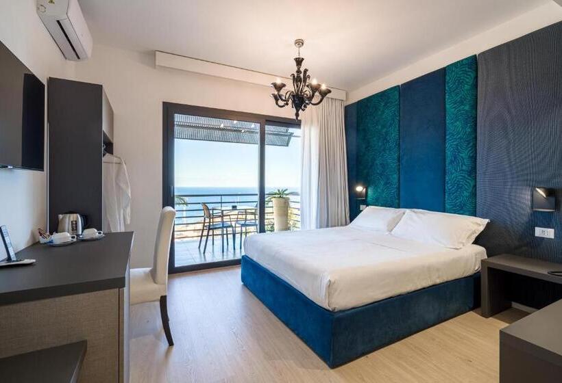 Номер Deluxe Вид на Море с Балконом, Taormina Palace
