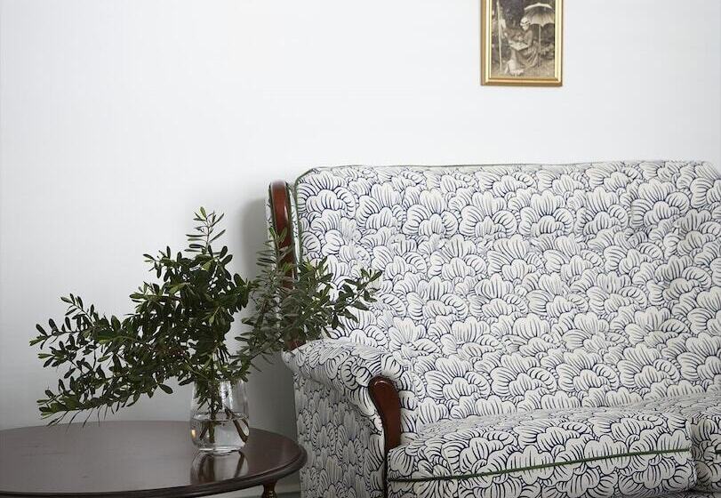 高级工作室, The Provincial Boutique