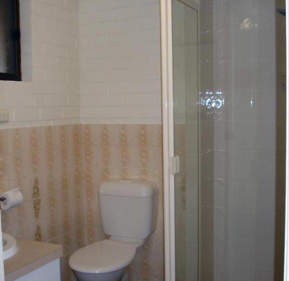 اتاق استاندارد چهار تخته, Raceview Motor Inn