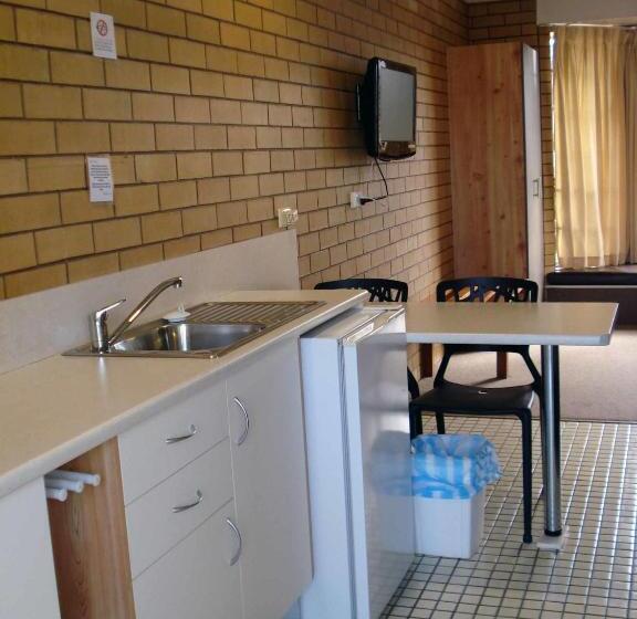 اتاق استاندارد چهار تخته, Raceview Motor Inn