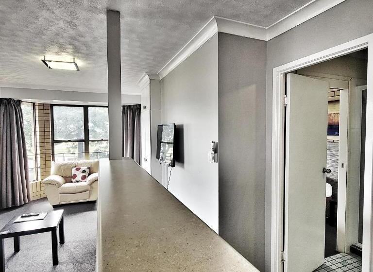 اتاق لوکس, Raceview Motor Inn